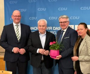 Überwältigende Zustimmung: Dr. Joachim Steinbeck als Landratskandidat nominiert